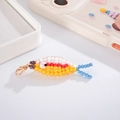Handgefertigter bunter Perlenfisch-Schlüsselanhänger mit goldenem Karabiner für Taschen - Bunter Fischanhänger (Hummerverschluss) / Gelb