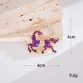Détail d'un pendentif cheval doré avec émail violet et strass blancs scintillants - Cheval de Lune Style D (Violet)