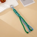 Primer plano de colgante de cuerda de nailon trenzado verde y azul con hebilla de metal plata - Colgante de Nudo de Diamante de Color de Contraste (K5992) / Verde azulado