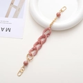 Chaîne en acrylique rose marbré avec fermoirs mousquetons dorés pour sacs et téléphones - Chaîne à Main Marbre Rose (K494) / Rose (K494)