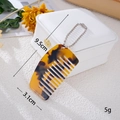 Mini amber acetate kitten comb pendant with dimensions showing 9.5cm length and 5g weight - Square Comb (K5970)