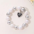 Bracelet en perles argentées et nacrées blanches avec pendentif cœur noir et nœud - K2001 Dégradé Argent Blanc