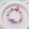 Dettaglio del cinturino per telefono con perline, ciondolo Mahjong e perle iridescenti - Ciondolo / Viola