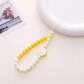 Handgefertigte Handy-Perlenkette mit gelbem Smiley und Herzanhänger aus Acryl - Gelb