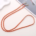 Détail de la lanière en cuir orange entrelacée d'une chaîne en métal doré et fermoirs - Chaîne bandoulière / Orange (K026)