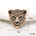 Colgante cabeza de leopardo dorado con diamantes de imitación blancos y esmalte para joyería - D1047 Cabeza de Leopardo