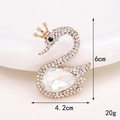 Élégante broche cygne avec strass blancs et grand cristal en forme de goutte doré - Alliage / Cygne Couronné Blanc (D585)