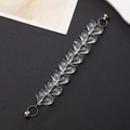 Vista dettagliata delle perle acriliche a forma di cuore con chiusura magnetica argento - Stile Cuore Trasparente (K390)
