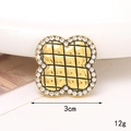 Ciondolo quadrifoglio vintage 3cm in lega di zinco con texture oro e cristalli - Quadrifoglio Trapuntato (Oro Retrò) (D1276)