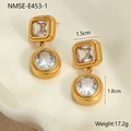 Dettaglio degli orecchini vintage dorati con zircone verde e indicazione misure - Stile Geometrico a Gradini Dorato (NMSE-E453-1)