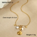 Dettaglio della collana in acciaio inossidabile 18k con ciondoli a conchiglia e perla - Collana Conchiglia Dorata (NMSN-H451-3) / Oro 18K