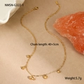 Détail du collier doré avec pendentifs papillon montrant la longueur et le fermoir - Or 18 carats / Style Poisson Doré (NMSN-G322-1)