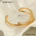 Detail view of gold geometric knot bangle with size 7.1cm and 30g weight specs - Double Layer Intertwined Style (NMSB-E439-1) / 18K Gold
