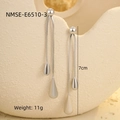 Detail van zilveren roestvrijstalen druppeloorbellen met 7cm lengte en 11g gewicht - Zilveren Kwastjes Stijl (NMSE-E6510-3) / 18K goud