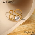 Detaillierte Makroansicht von 18K vergoldetem Herz Zirkonia Ring mit verstellbarem Band - Herz Zirkonia Stil (NMSR-K235-2)