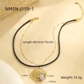 Détail d'un collier océan à plusieurs rangs avec pendentif coquillage doré et tortue argentée - Collier double couche tortue et coquillage (NMSN-J159-1)