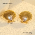 Gros plan de boucles d'oreilles coquillage dorées avec gemme et mesures de détails - Style Coquille Doré (NMSE-E326-3)
