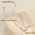Macro-opname van ovale witte hanger ketting met 40+5cm kettinglengte en maatdetails - 18K goud / Zilver Witte Steen Stijl