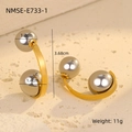 Close-up of C-shaped gold-plated earrings with large grey pearls and dimensions - One Size / Gold Arc Curved Double Pearl Dangle Earrings (NMSE-E733-1)