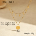 Nahaufnahme der zweilagigen goldenen Titanstahlkette mit Kreuzanhängern und Sternenmedaille - 18K-Gold / Gold (NMSN-H528-1)