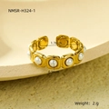 Detalle de las dimensiones de un anillo dorado con perlas, diámetro interno de 1,76 cm - Estilo de Perla de Módulo Cuadrado (NMSR-H324-1)