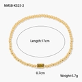 Détail du bracelet à billes dorées avec zircon vert rectangle et spécification de 17 cm - Août Péridot Vert