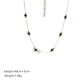 Collar minimalista de oro con cuentas de piedra negra y cierre de mosquetón elegante - Collar / Negro