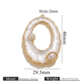 Colgante de concha dorada de acero inoxidable con perlas blancas y bordes ondulados - Colgante Ovalado Esmalte Blanco y Perla Dorado