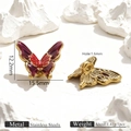 Detailaufnahme Schmetterling-Anhänger mit Emaille, Größe 12,2 mm und Gold-Finish - Roter Bunter Schmetterling