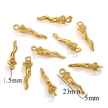 Détails du pendentif Cornicello doré avec couronne et dimensions de 20mm pour bijoux - Piment Couronné