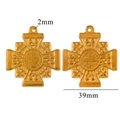 Colgante cruz de San Benito dorado con 39mm de ancho y relieve religioso detallado - M / Dorado