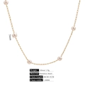 Collier doré en acier inoxydable avec cinq perles blanches de 5 mm sur chaîne fine - Style 9 Collier