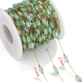 Cadena de acero inoxidable dorado con cuentas de cristal verde claro en carrete blanco - Cadena de Cuentas (Oro-A) / 1 Metro / Verde menta