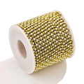 Cadena decorativa DIY con perlas blancas y diamantes amarillos en un carrete blanco - Amarillo
