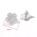 Detaillierte Makroansicht von 18mm Edelstahl Ohrring-Zubehör mit Blumenmuster - Stahl Stil 2