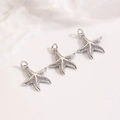 Détail de pendentifs étoile de mer argentés avec zircons micro-pavés et anneaux - Pendentif Étoile de Mer Argenté (ZYN-DMK1239P)