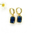 Elegante gouden geometrische oorbellen met rechthoekige blauwe steen en madeliefjes - Donkerblauw