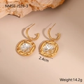 Dettaglio orecchini quadrati in oro e zirconi che mostra dimensioni 2,4cm e peso 14,2g - Stile Gancio Quadrato Dorato (NMSE-J528-3)