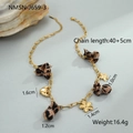 Detail van roestvrijstalen ketting met luipaardprint hart en gouden bloem hangers - Luipaard Bloem Combinatie Halsketting (NMSN-J659-3) / 18K goud