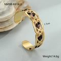 Detailopname van de vergulde schakelarmband met luipaardprint zijden lint en opening - Dunne Kruis Luipaard Armring (NMSB-K616-2) / 18K goud