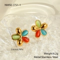 Detail von 18K vergoldeten Edelstahl-Blumensteckern mit bunten Katzenaugensteinen - Goldenes Blumen-Stil (NMSE-J751-1) / 18K-Gold