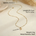 Detalle del colgante de luna creciente de acero inoxidable dorado con circonitas brillantes - Collar de Colgante de Media Luna de Estrás (NMSN-J7310-3) / Chapado en oro 18K