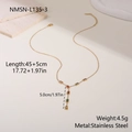 Detalle de collar en Y dorado de acero inoxidable con cinco circonitas de colores - Chapado en oro 18K / Collar Y con Gemas Rectangulares de Colores (NMSN-L135-3)