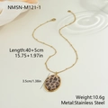 Dettaglio della collana con ciondolo leopardato con dimensioni e materiale in acciaio inox - Collana Leopardo Oro (NMSN-M121-1) / Oro 18K