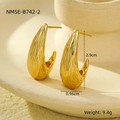 Textured 18k gold teardrop hoop earrings with feather-like engraved finish for women - 18K Gold / Feather Texture Curved Earrings (NMSE-B742-2)