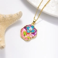 Vue détaillée du collier pendentif rose en émail avec perle et zircon - Collier Fleur Bleue Émail Dégradé Violet (ZYN-DMK967G-1A)