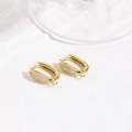 Vista detallada de pendientes en U dorados con pavé de circonitas blancas y aros para DIY - Estilo de Hoja Pavé (ZYN-DME758G)