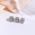 Nahaufnahme von silbernen 18K vergoldeten Zwischenperlen mit doppelreihigen Zirkonia-Steinen - Stil 2 (Zylinder mit zweireihigem Rund-Zirkonia) / Weiß