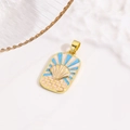 Detailopname van een rechthoekige gouden hanger met schelp en blauw emaille - Blauwe en Roze Zonnestraal Gouden Schelp Hanger (ZYN-DMK1154G-2)