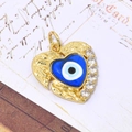 Detail van gouden hartvormige hanger met blauw boze oog en schitterende zirkonia steentjes - Vleugelstructuur Donkerblauwe Oog Stijl (Alleen Hanger) (ZYN-DMK560G-3)